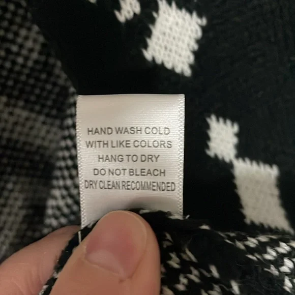 Blue Buttercup size large black and white Aztec cardigan with pockets - Picture 6 of 9